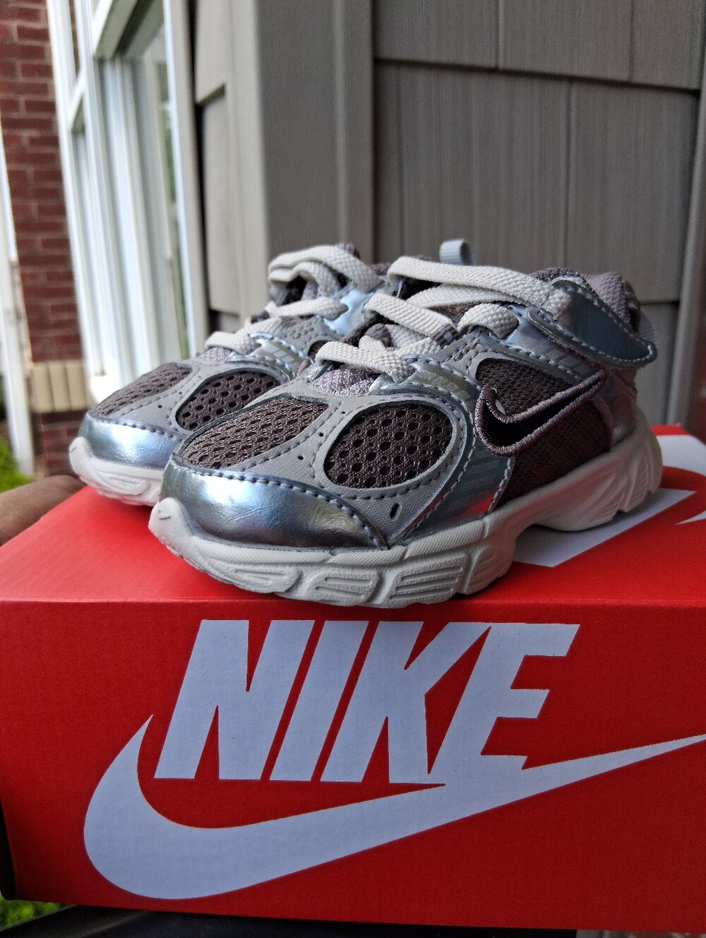 NIKE INFANT/TODDLER V5 RNR SNEAKER